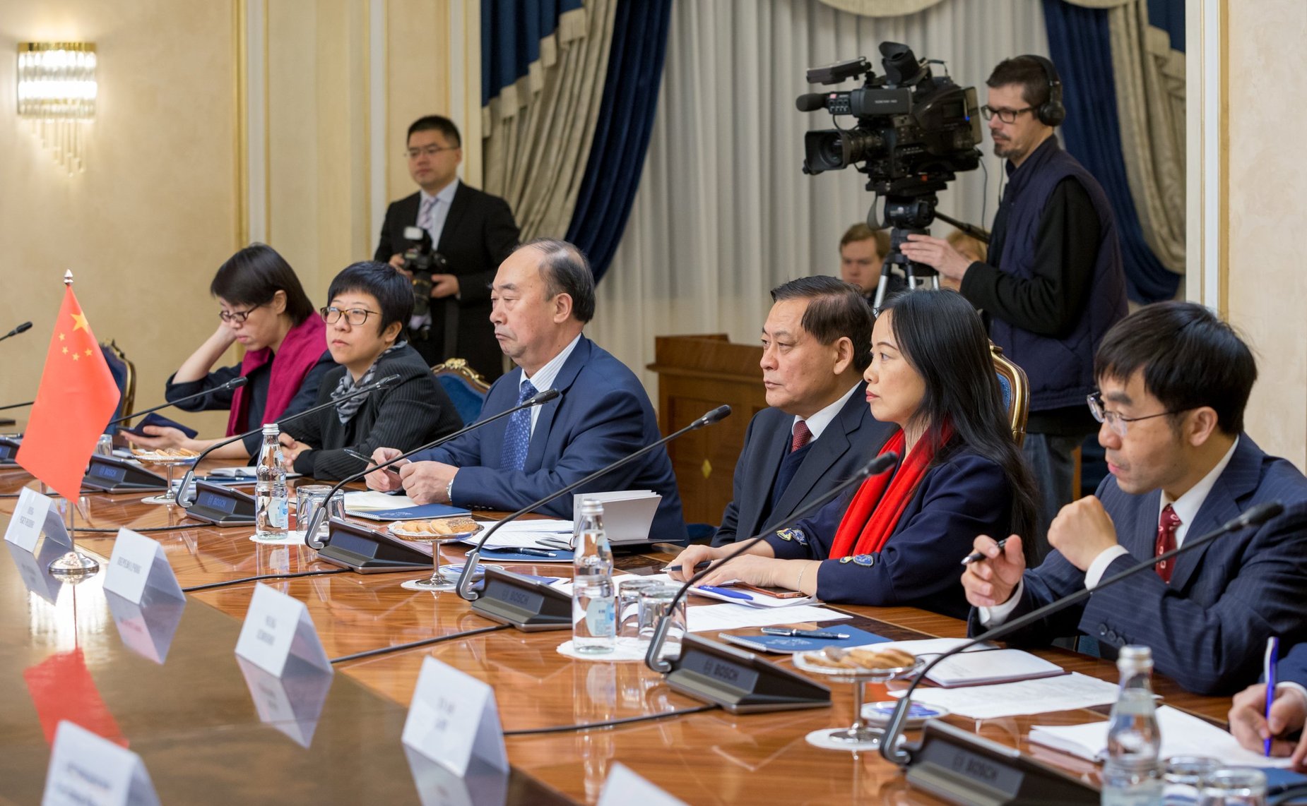 Встреча председателя Комитета Совета Федерации по экономической политике Д. Мезенцева с заместителем председателя Комитета Всекитайского собрания народных представителей КНР по вопросам финансово-экономической политики Инь Чжунцином