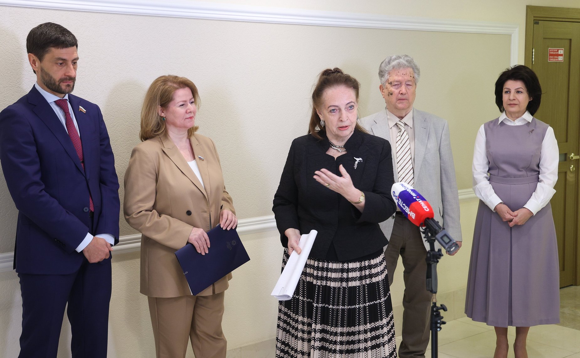 Торжественная церемония открытия выставки «Портрет страны сердцами детей»