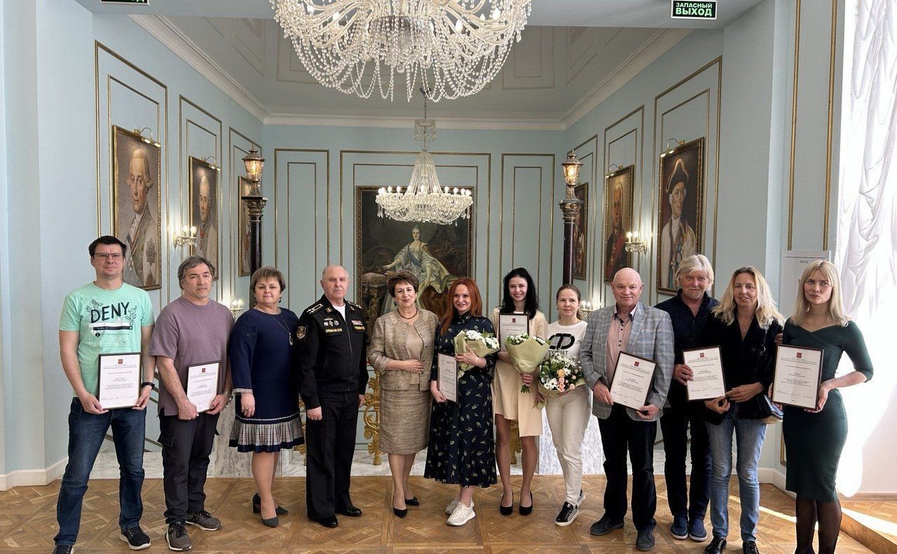 Екатерина Алтабаева наградила организаторов и участников выставки «Из Севастополя с любовью…»