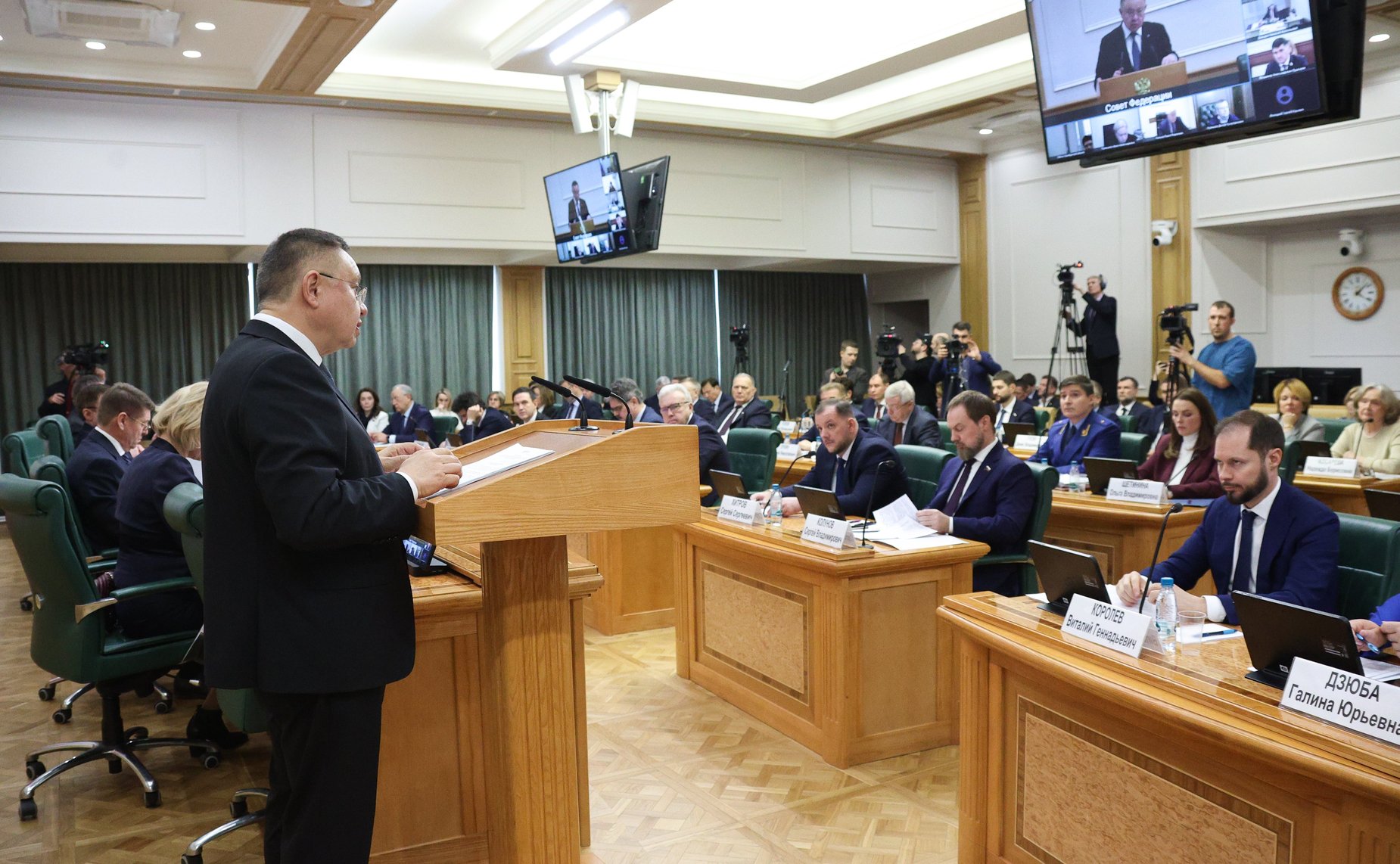 Парламентские слушания на тему «Вопросы повышения эффективности управления многоквартирными домами: основные подходы и предложения»