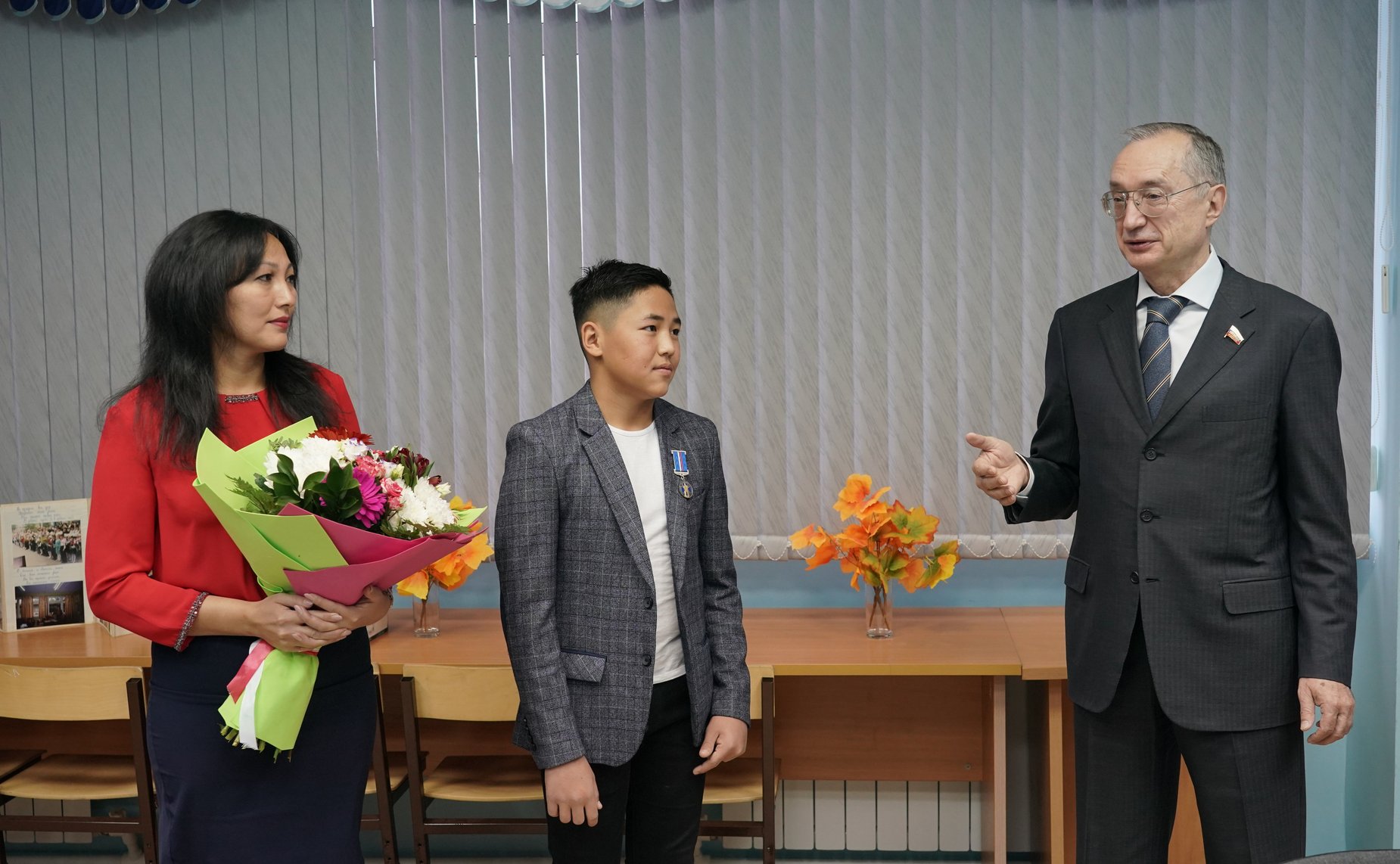 Андрей Кислов вручил 12-летнему жителю Кинель-Черкасского района Ансару Нурушеву медаль Совета Федерации «За проявленное мужество»