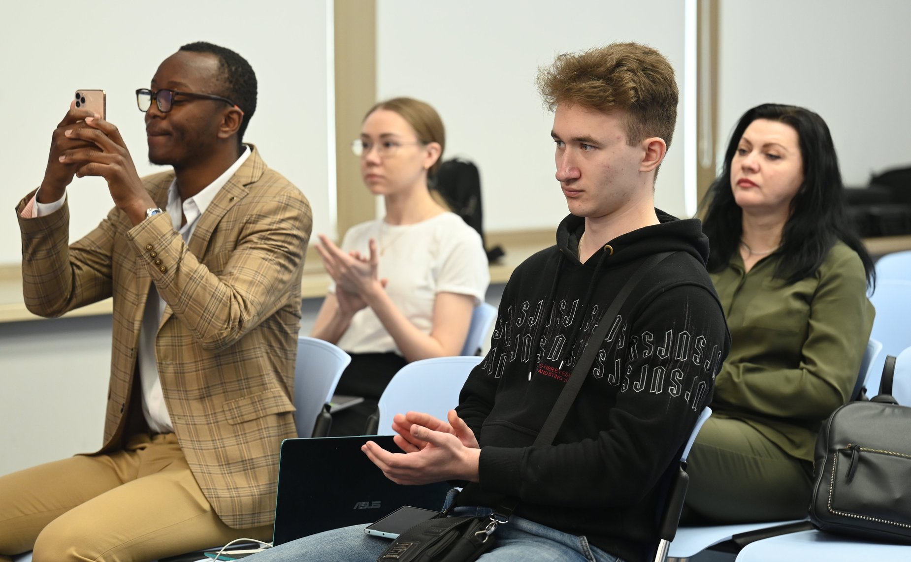 Пресс-конференция, посвященная запуску второго сезона проекта «Женщины: Школа наставничества» в пресс-центре МИА «Россия сегодня»