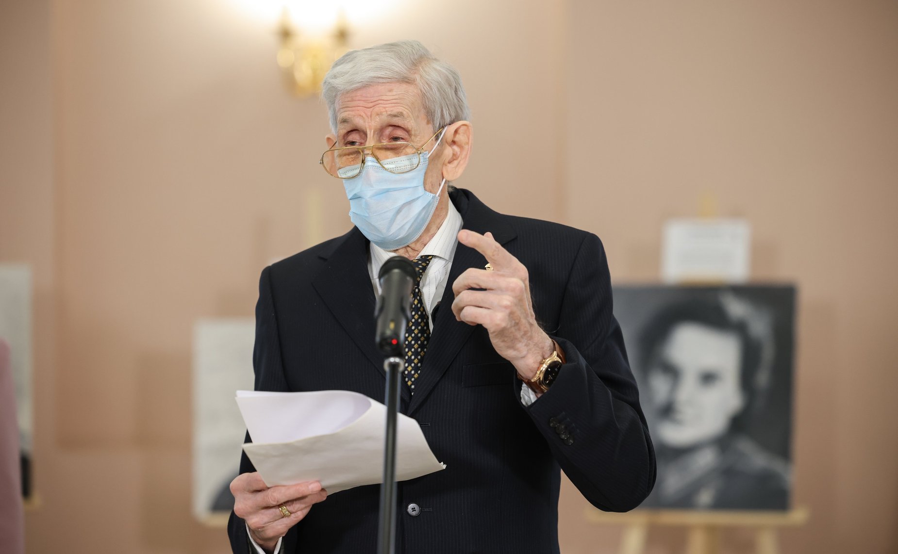 Инна Святенко приняла участие в открытии в Московском парламентском центре выставки «Прекрасный полк» Асара Сафиулина (фото пресс-служба Московской городской Думы)