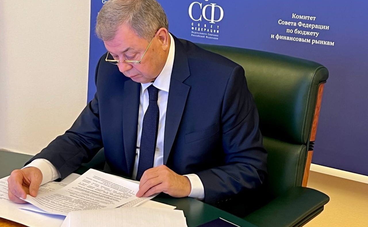 Анатолий Артамонов посетил завод «Калугаприбор», провел встречи с руководством ТПП Калужской области и волонтерами