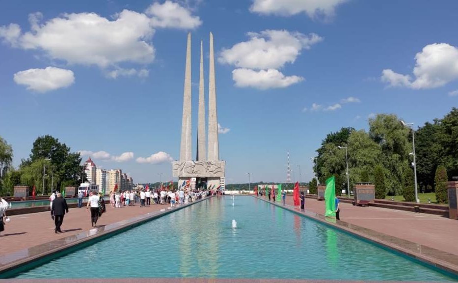 Проведение вахты памяти «Горсть земли» в России и Беларуси