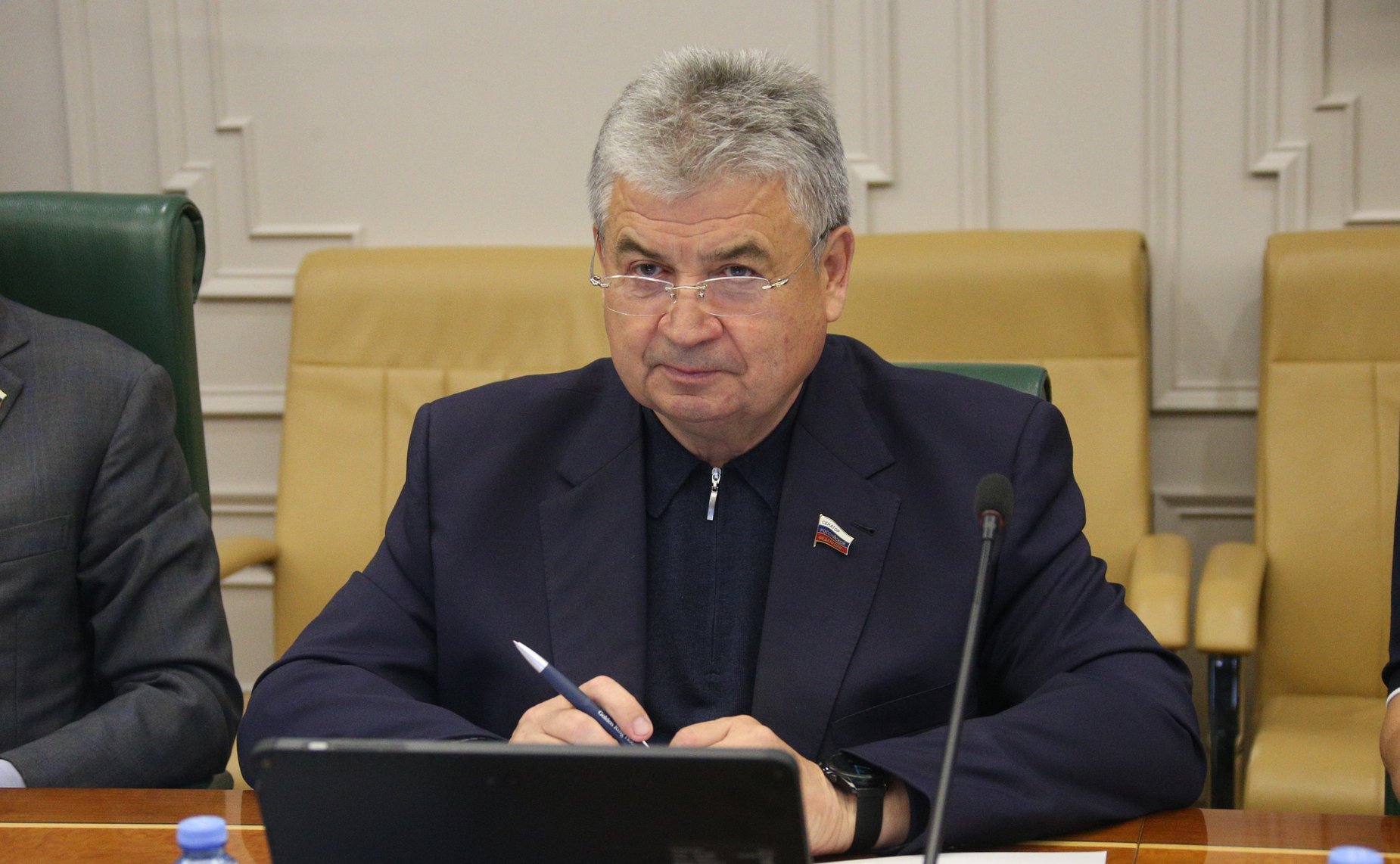 Геннадий Емельянов