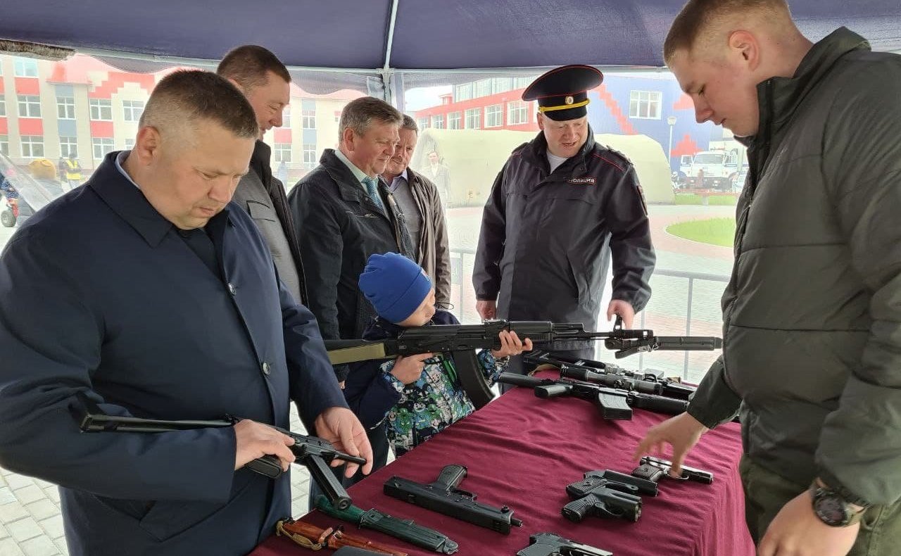 Денис Гусев поздравил сотрудников ГИБДД Ненецкого автономного округа с юбилеем основания автоинспекции