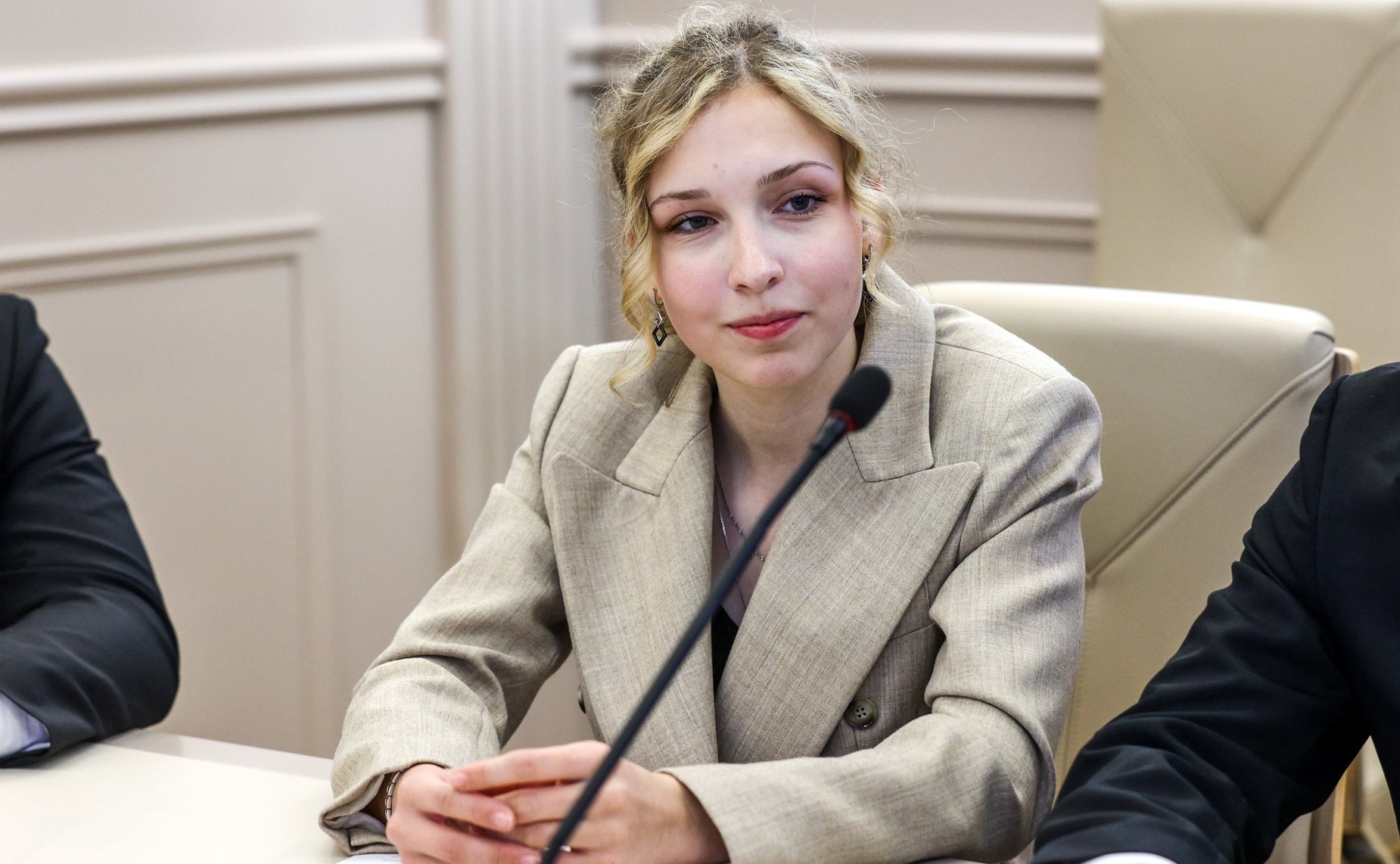 Наталья Мельникова провела встречу с активистами молодежного землячества Псковской области