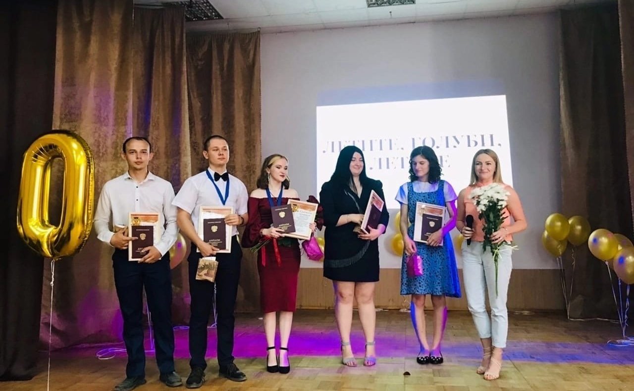 Ирина Кожанова приняла участие в торжественном вручении дипломов выпускникам Смоленского техникума железнодорожного транспорта, связи и сервиса