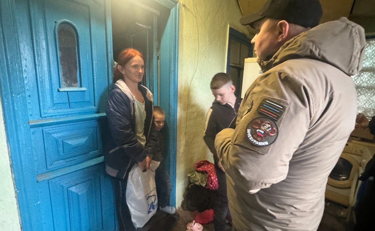 Игорь Кастюкевич посетил несколько многодетных семей и вручил детям новогодние подарки