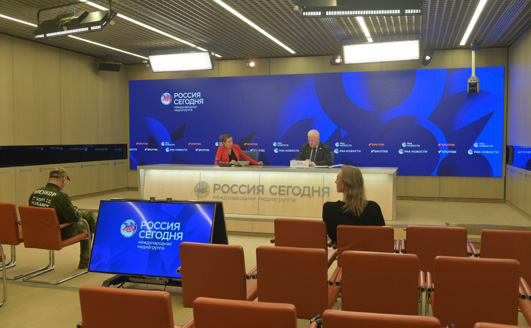 В пресс-центре МИА «Россия сегодня» состоялась пресс-конференция первого заместителя председателя Комитета СФ по обороне и безопасности Владимира Чижова, в ходе которой были обсуждены отношения России с ЕС и НАТО