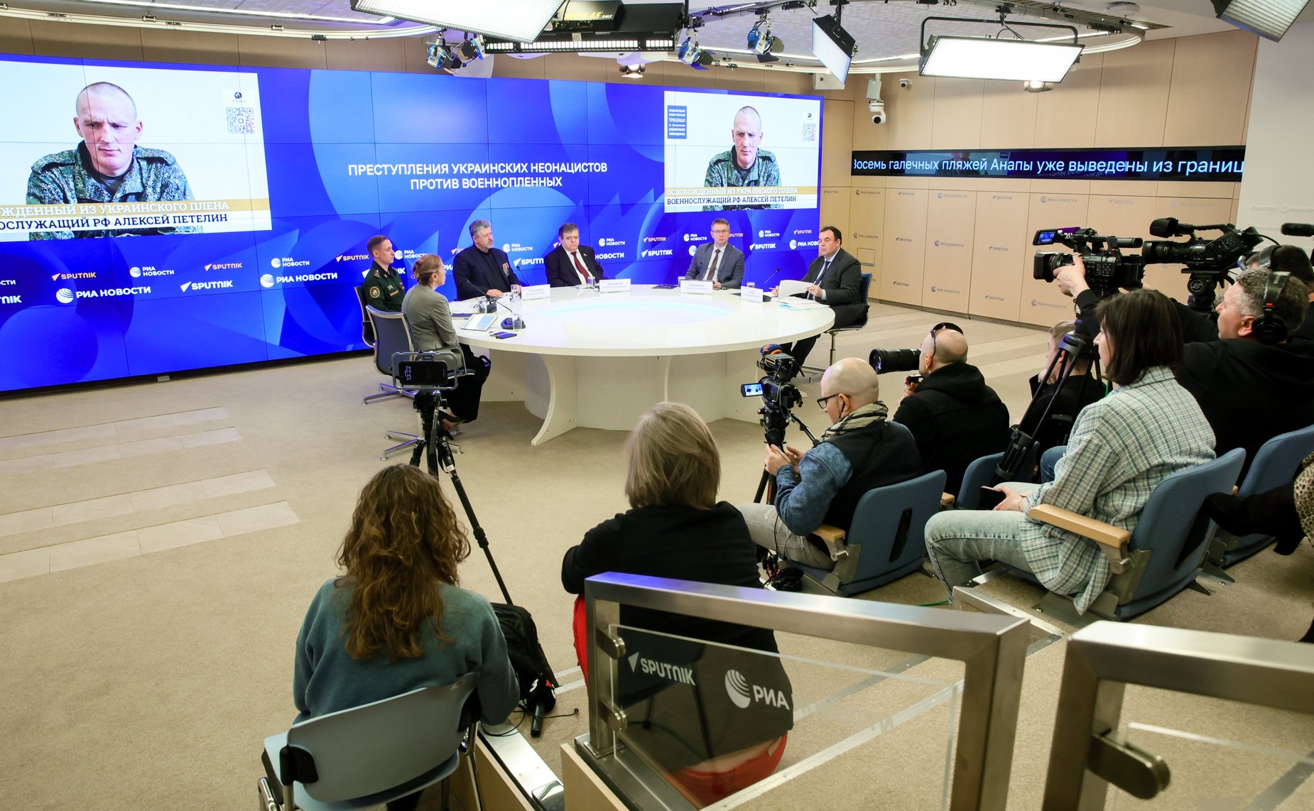 В пресс-центре медиагруппы «Россия сегодня» состоялась пресс-конференция Владимира Джабарова посвященная преступлениям киевского режима против военнопленных