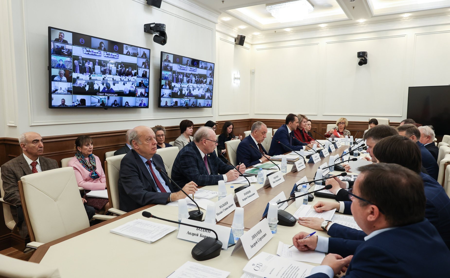 Круглый стол на тему «Об эффективности и достаточности мер государственной поддержки предприятий агропромышленного и рыбохозяйственного комплексов, пищевой и перерабатывающей промышленности»