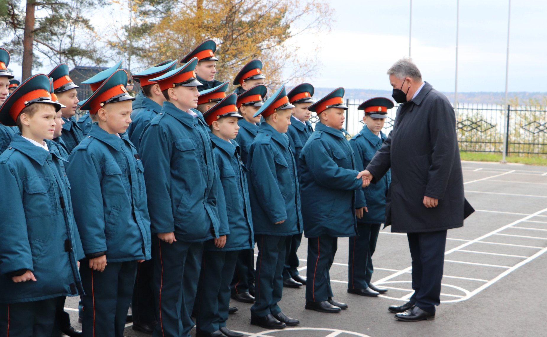 Юрий Воробьев принял участие в торжественной церемонии приведения кадет к клятве и поздравил ребят со вступлением в российское кадетское братство
