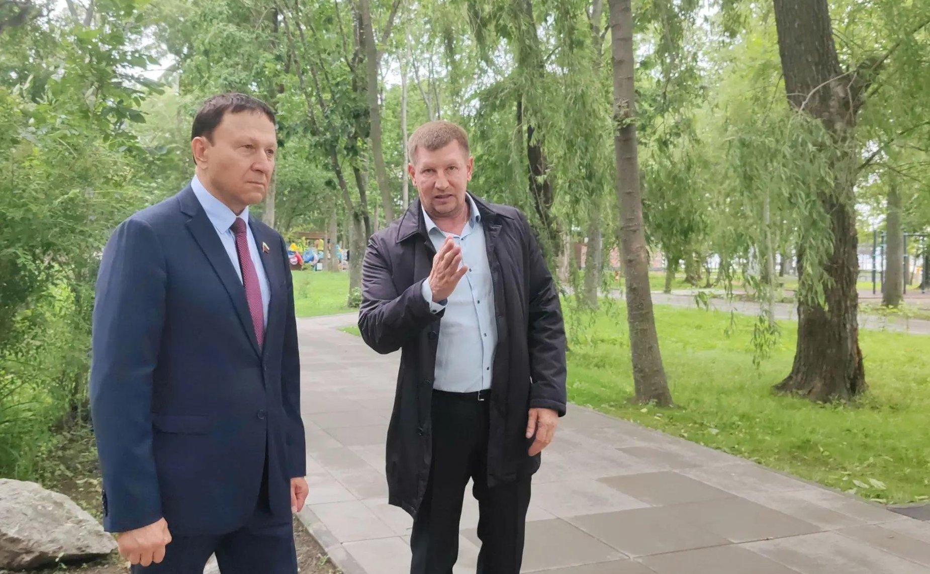 Александр Ролик ознакомился с ходом реконструкции городского парка «Минный городок» и благоустройством парка им. Сергея Лазо во Владивостоке