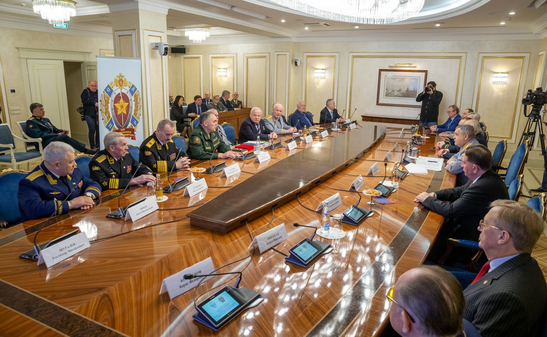 Совместное заседание Комитета СФ по обороне и безопасности и Клуба военачальников РФ и открытие выставки произведений художника-мариниста Павла Бойко