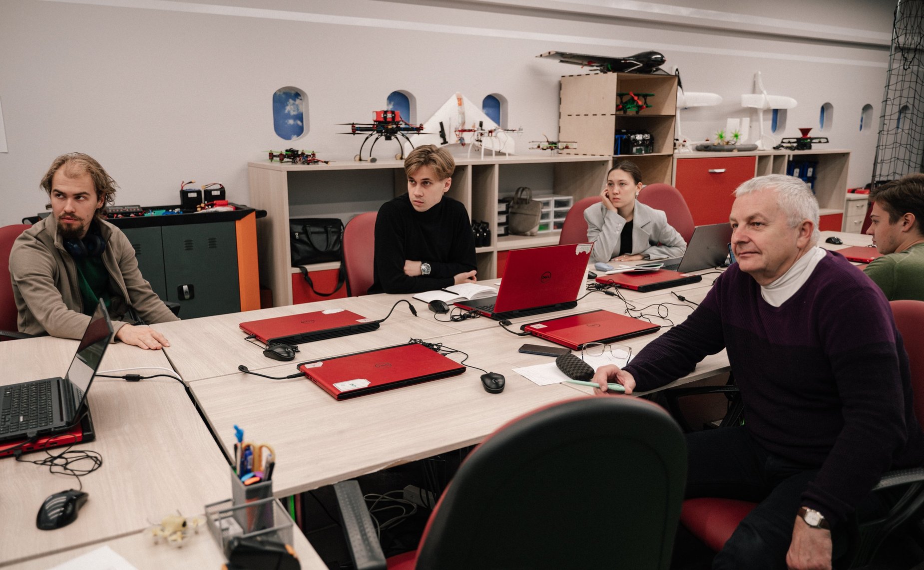 Андрей Епишин в рамках работы в регионе провел совещание о ходе реализации комплексного образовательного проекта по созданию экосистемы кружков и лабораторий авиационного инжиниринга и беспилотных авиасистем