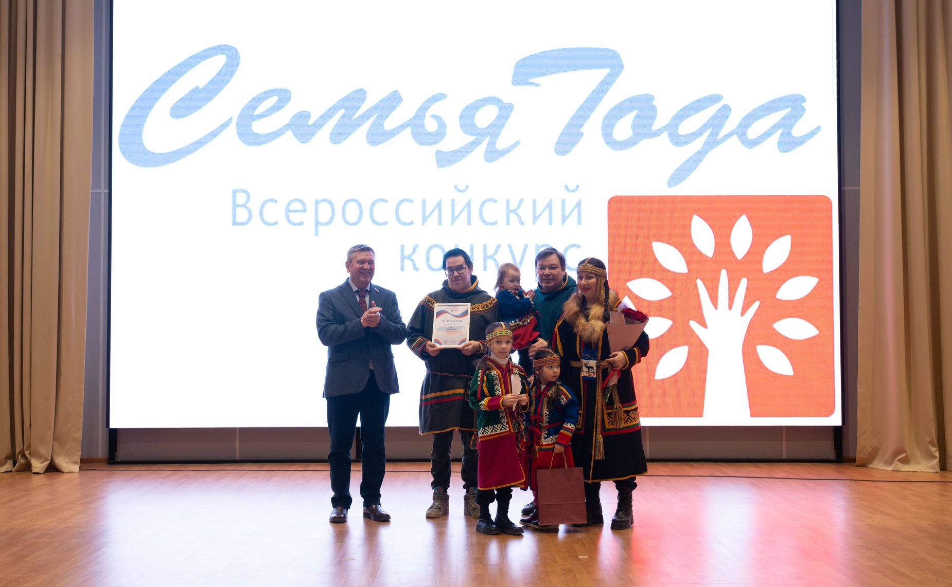 Александр Лутовинов в рамках региональной недели принял участие в торжественном закрытии Регионального образовательного молодежного форума #ПРОмолодых