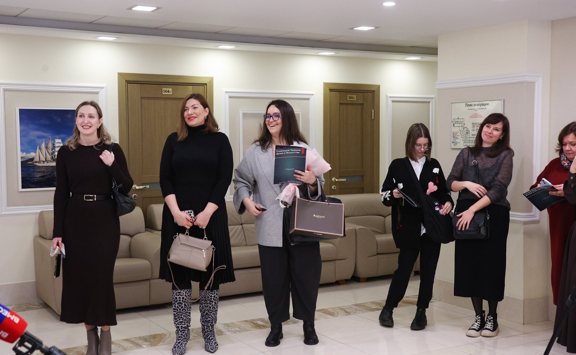 В Совете Федерации открылась выставка «Созвездие Творцов: Душа в Искусстве»