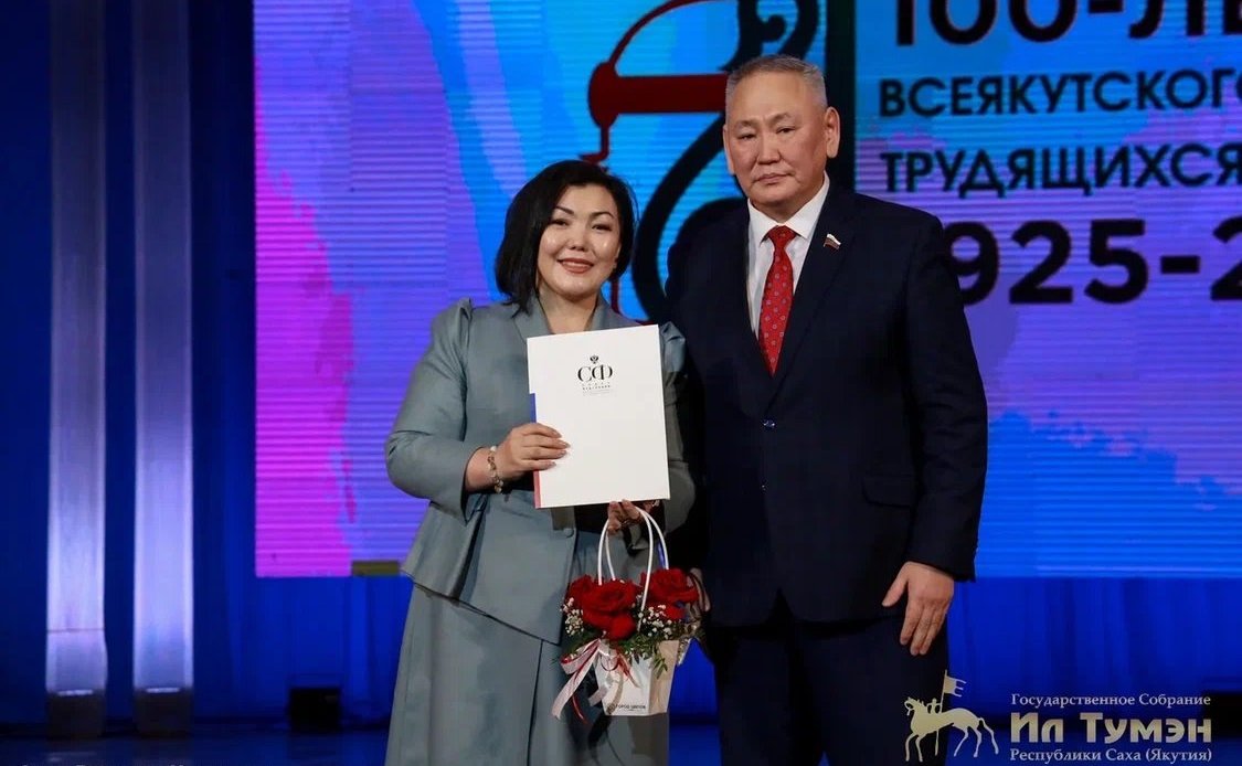 Сахамин Афанасьев выступил на открытии торжественного собрания, посвященного 100-летию Первого Всеякутского съезда трудящихся женщин