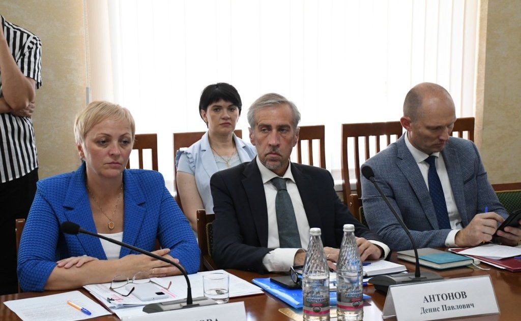 Заместитель председателя Комитета СФ по социальной политике Мохмад Ахмадов провел выездное совещание по вопросу мониторинга реализации положений Федерального закона, направленного на гармонизацию законодательства о спорте