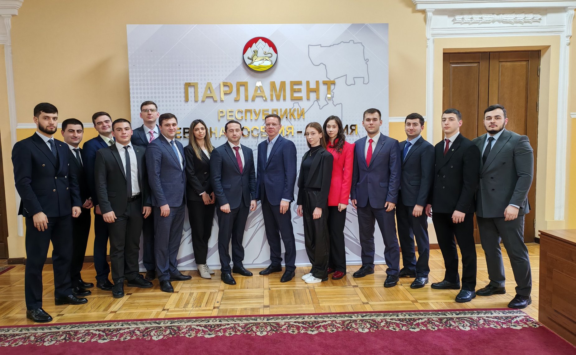 Виталий Назаренко встретился с представителями молодежного парламента Северной Осетии