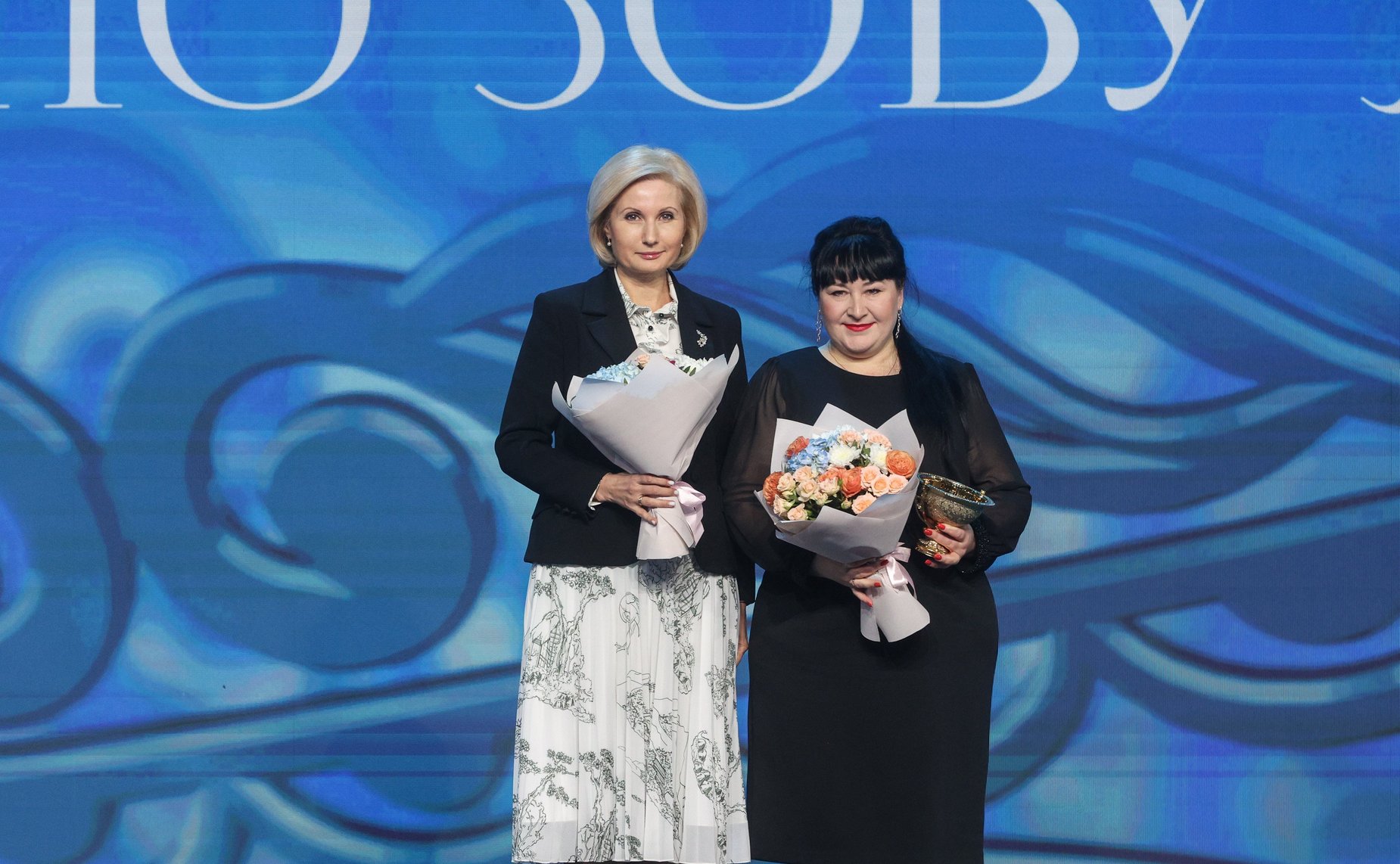 В рамках Всероссийского женского форума «Женщины: сохраняем традиции – развиваем Россию» состоялась Торжественная церемония награждения лауреатов премии «По зову женского сердца»