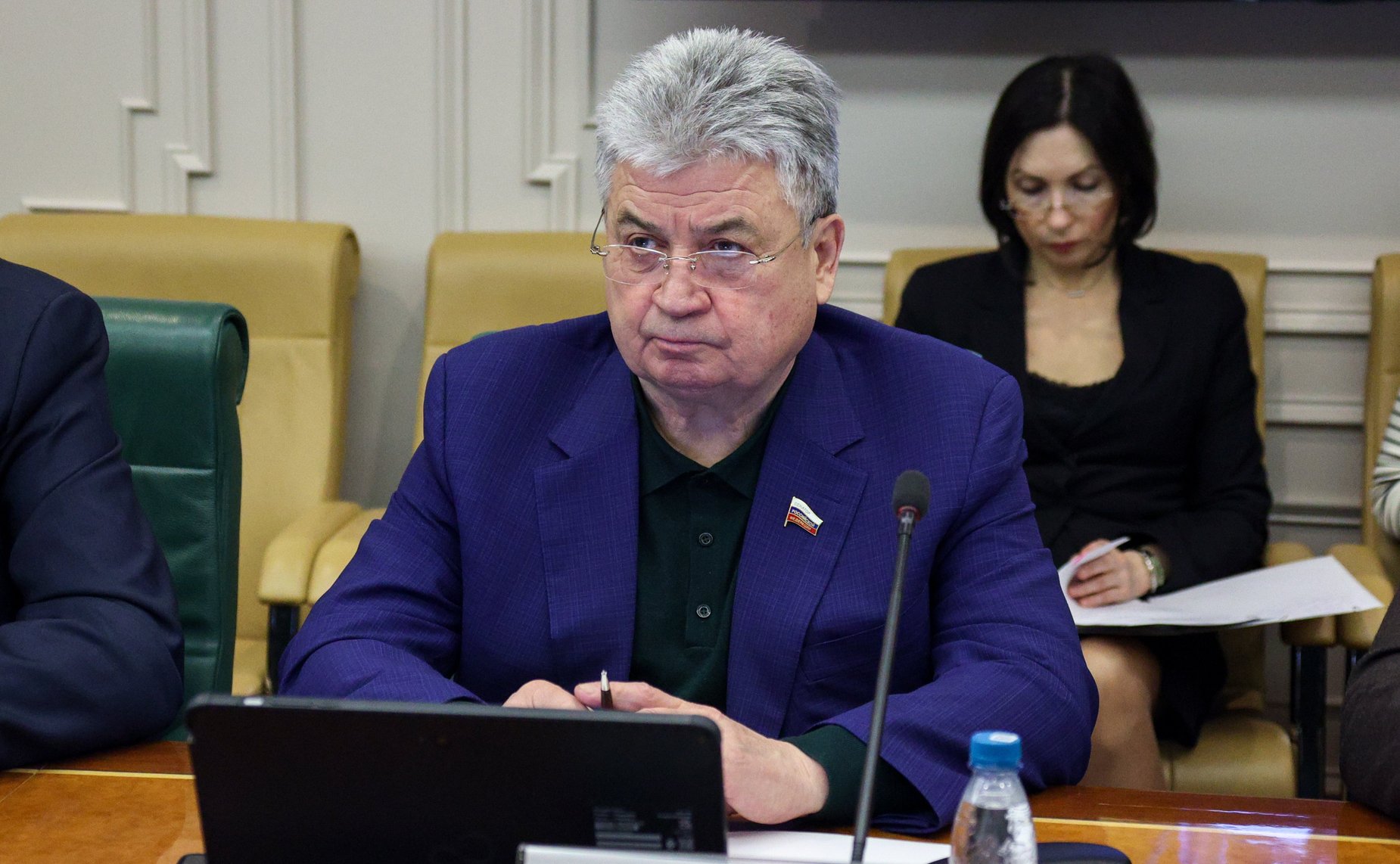 Геннадий Емельянов