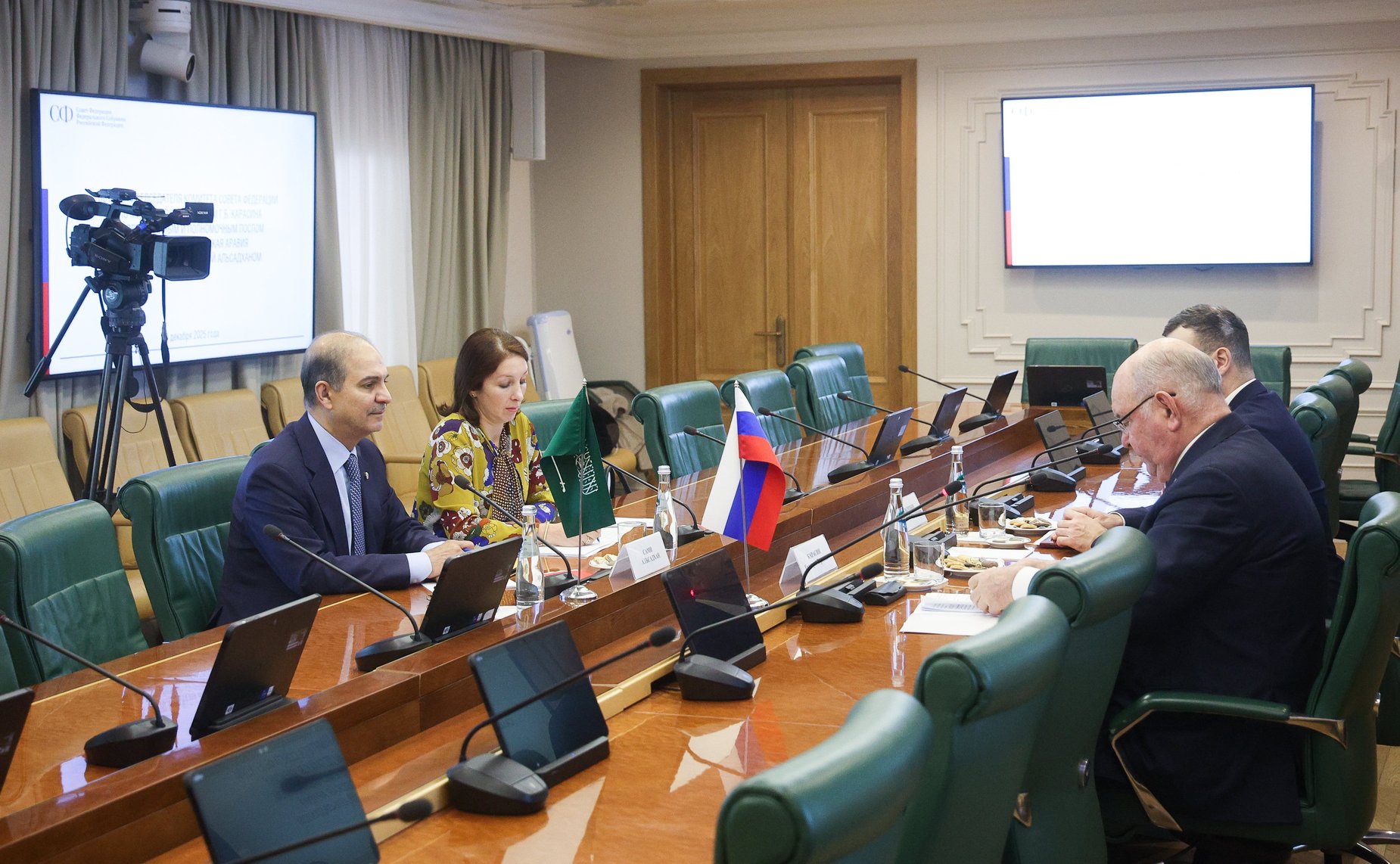 Встреча председателя Комитета СФ по международным делам Григория Карасина с Чрезвычайным и Полномочным Послом Королевства Саудовская Аравия в Российской Федерации Сами Бен Мухаммедом Абдаллой Аль-Садханом