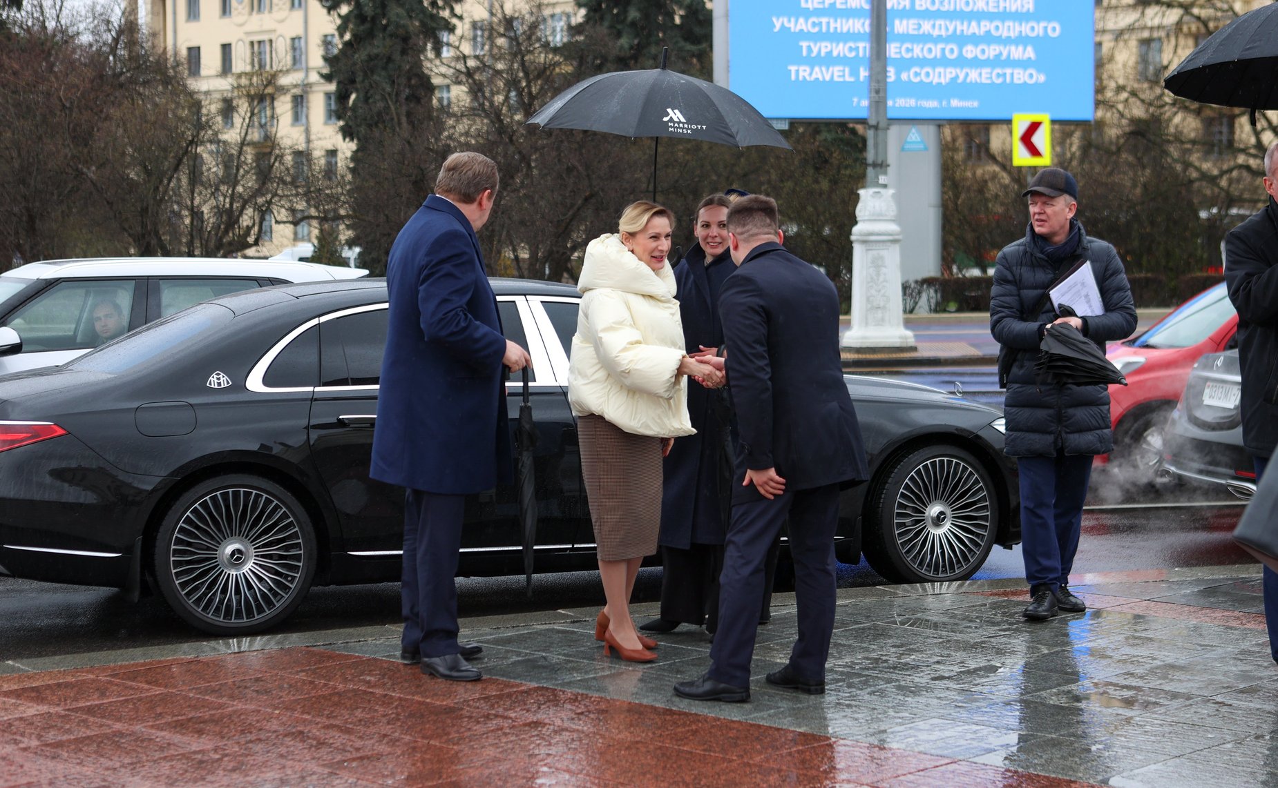 Заместитель Председателя Совета Федерации Инна Святенко приняла участие в Торжественном возложении цветов и венков к Монументу Победы