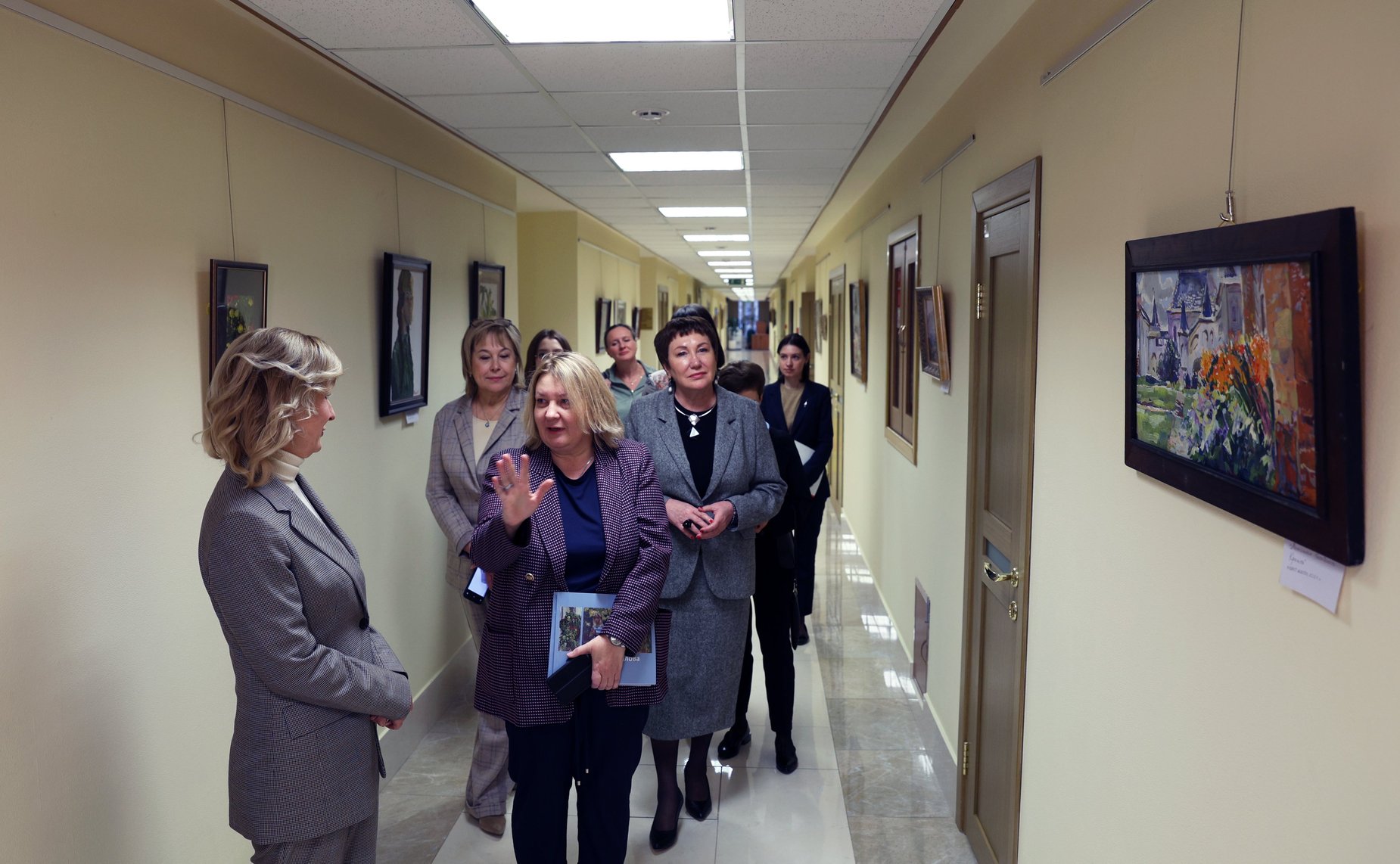 в Совете Федерации открылась выставка картин «Живопись и профессия»