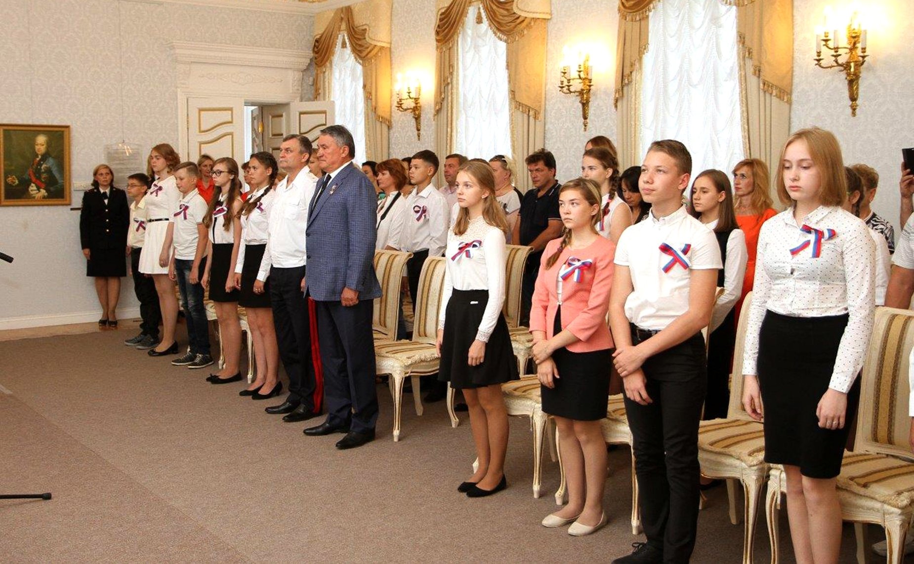 Ю. Воробьев вручил паспорта юным вологжанам