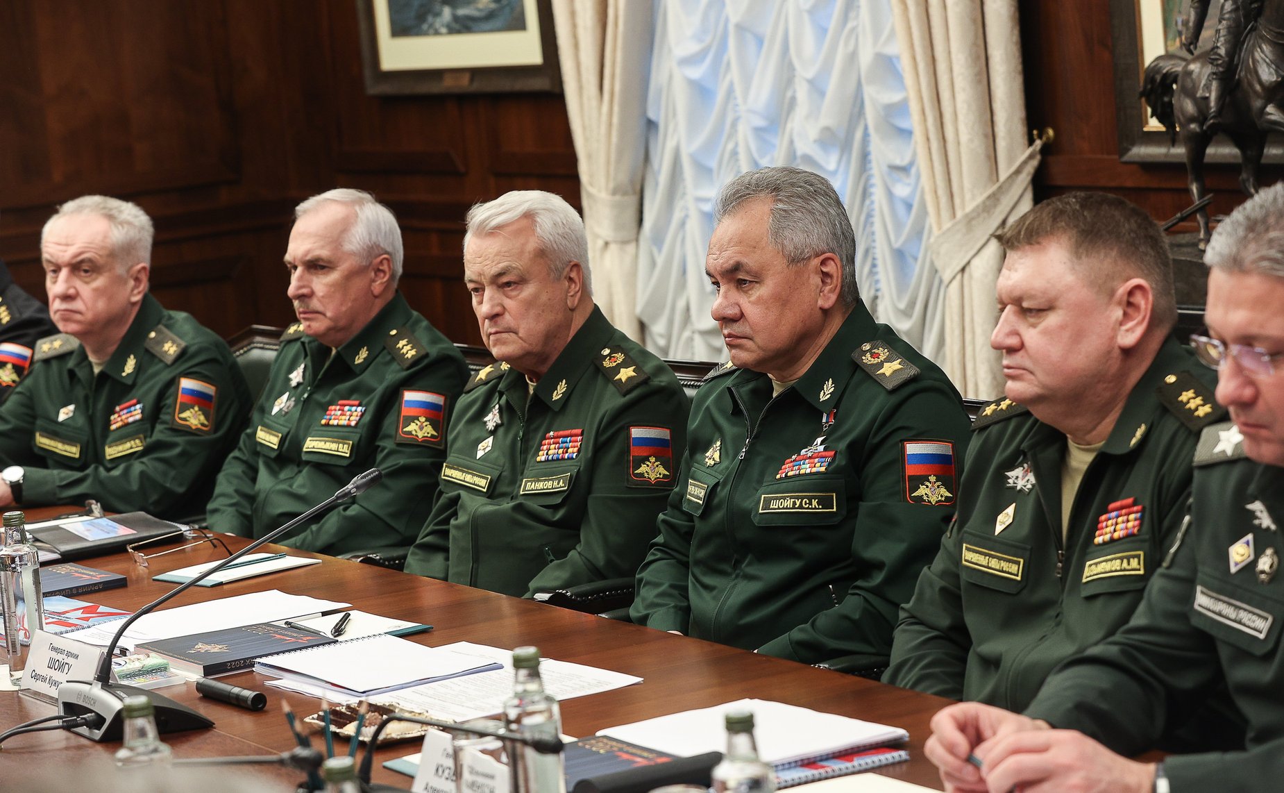 По приглашению Министра обороны РФ генерала армии Сергея Шойгу Председатель Совета Федерации Валентина Матвиенко и Комитет СФ по обороне и безопасности провели выездное совещание в Минобороны России