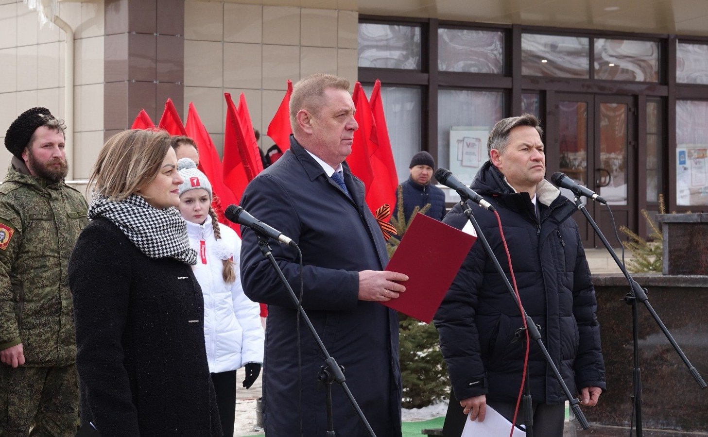 Николай Семисотов в ходе поездки в регион принял участие в торжественном открытии памятной стелы «Рубеж Сталинградской доблести» в городе Серафимовиче