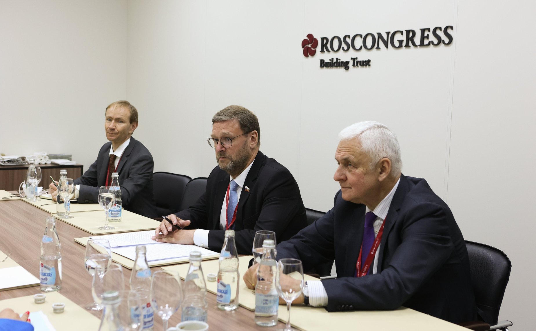 Встреча заместителя Председателя СФ Константина Косачева с председателем Комиссии Сената Французской Республики по международным делам, обороне и вооруженным силам Кристианом Камбоном