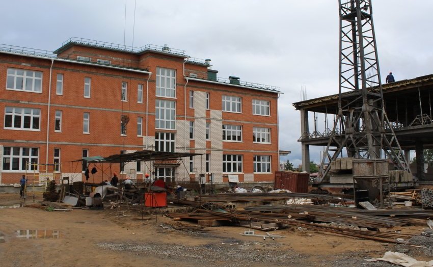 Сергей Михайлов в рамках рабочей поездки в регион оценил ход строительных работ в новой школе на 1100 мест в мкр Октябрьский города Читы