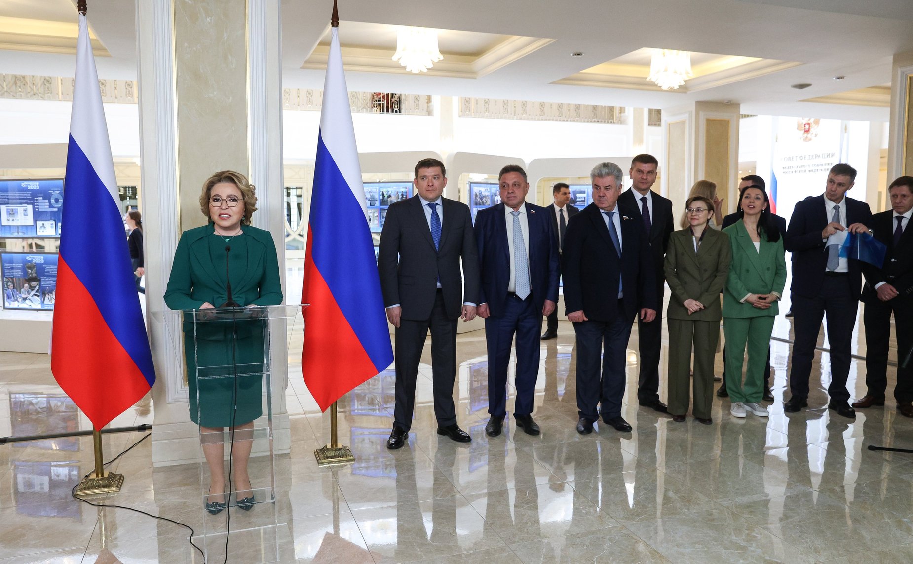 Валентина Матвиенко поздравила с юбилейными датами парламентские СМИ. В этом году «Парламентская газета» отмечает 25-летие, а телеканал Совета Федерации «Вместе-РФ» — десять лет