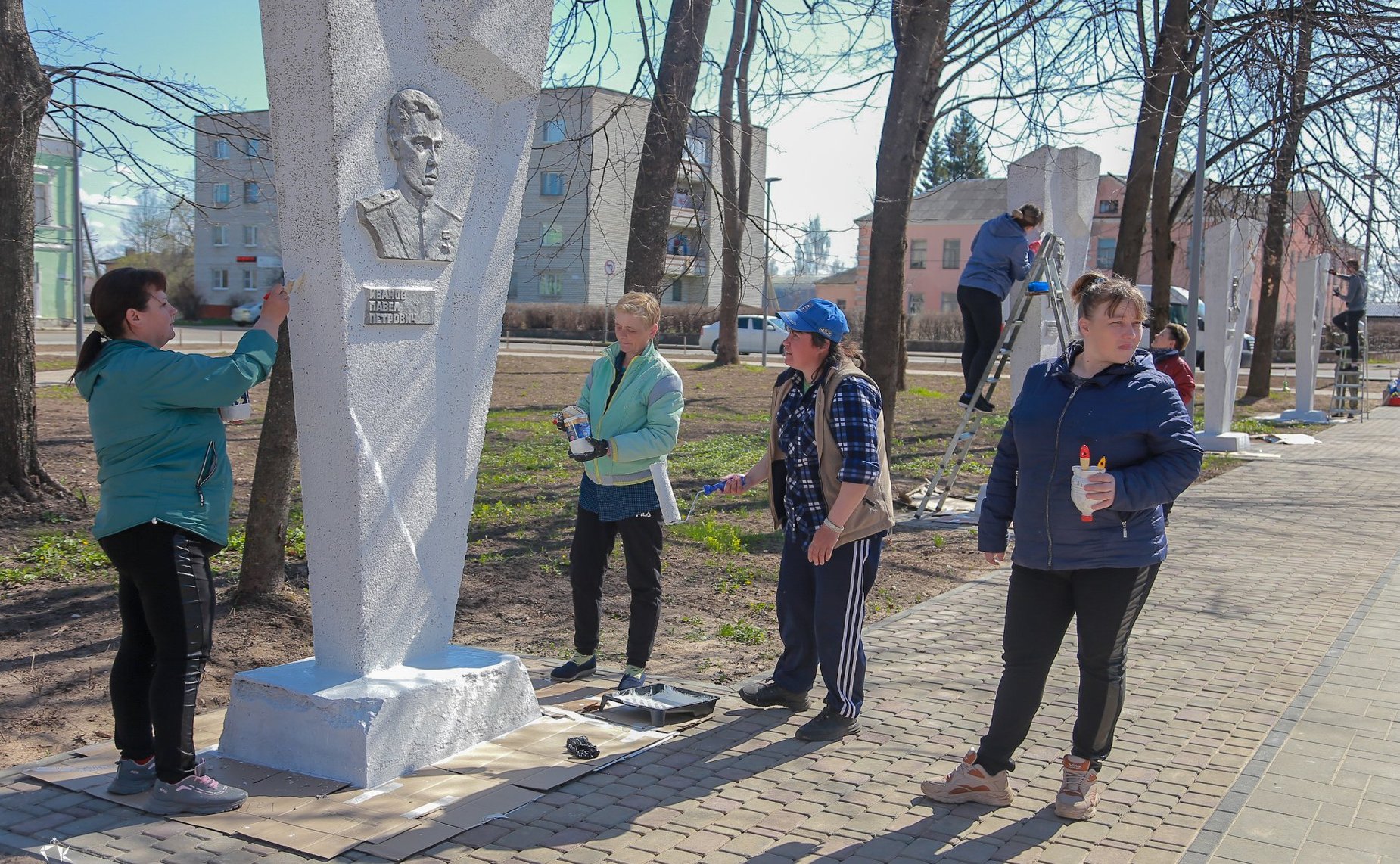 В городе Велиж прошли мероприятия по благоустройству территории Аллеи Славы