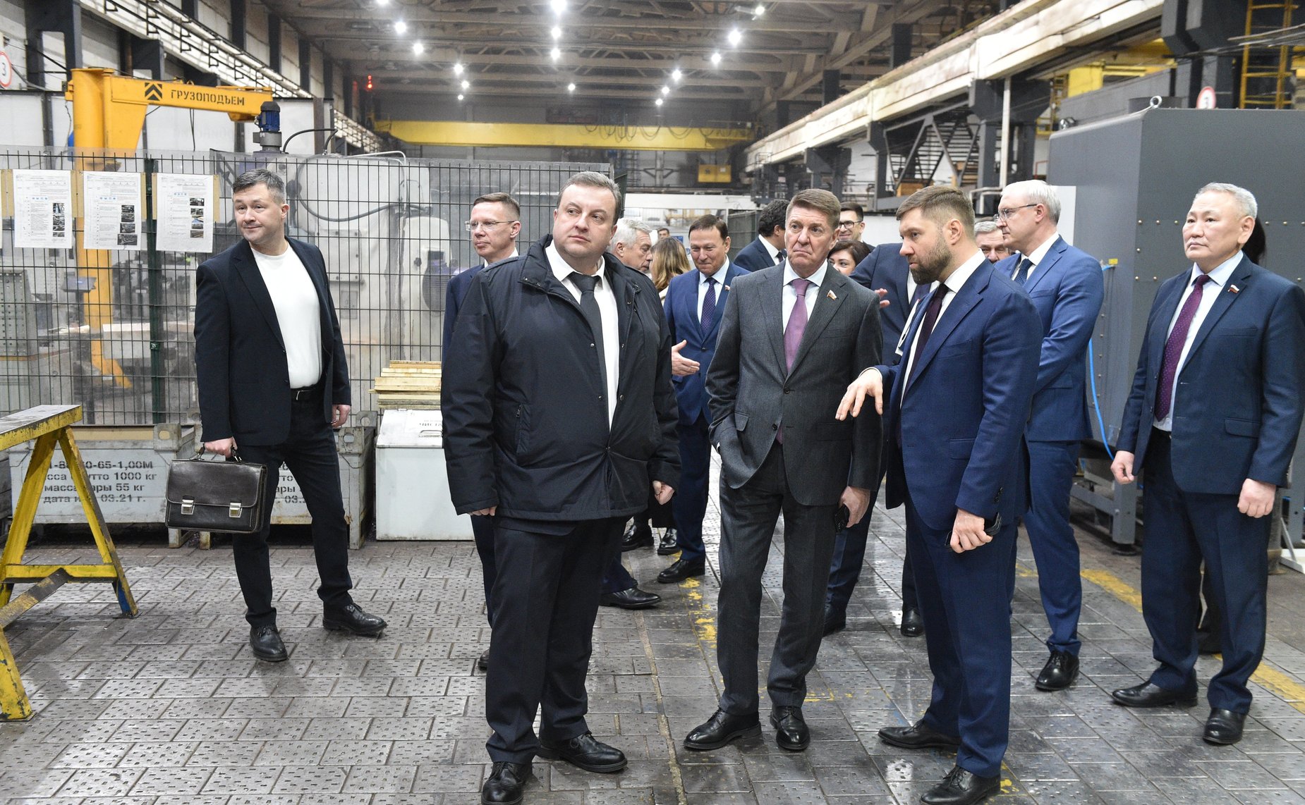 Сенаторы ознакомились с предприятием по производству лифтового оборудования акционерного общества «Щербинский лифтостроительный завод»