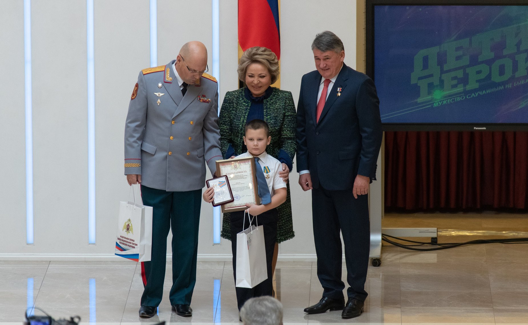 Торжественная церемония награждения детей и подростков, проявивших личное мужество в экстремальных ситуациях и спасших человеческие жизни