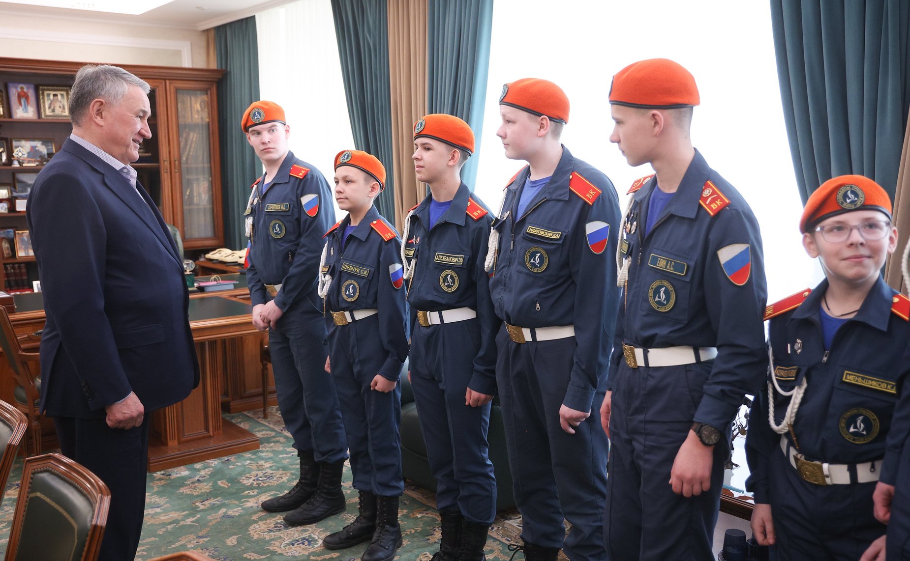 Встреча заместителя Председателя Совета Федерации Юрия Воробьева с кадетами Образовательного центра-кадетской школы «Корабелы Прионежья»