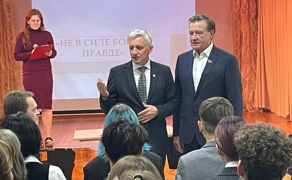 Сергей Рябухин также принял участие в Божественной литургии в храме во имя святого благоверного великого князя Александра Невского города Ульяновска