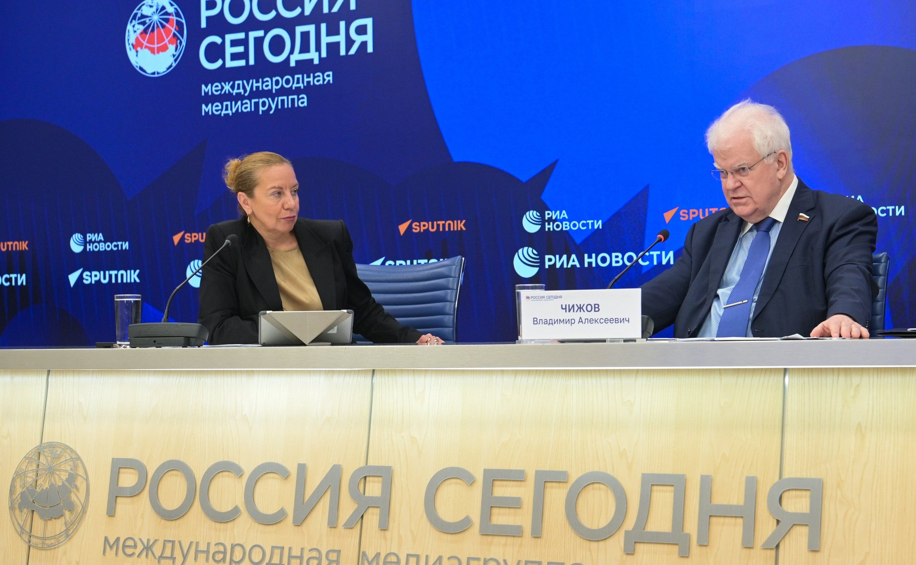 Пресс-конференция первого заместителя председателя Комитета Совета Федерации по обороне и безопасности Владимира Чижова об итогах саммита Европейского Союза и актуальной ситуации в странах Евросоюза и НАТО на фоне происходящих в мире событий