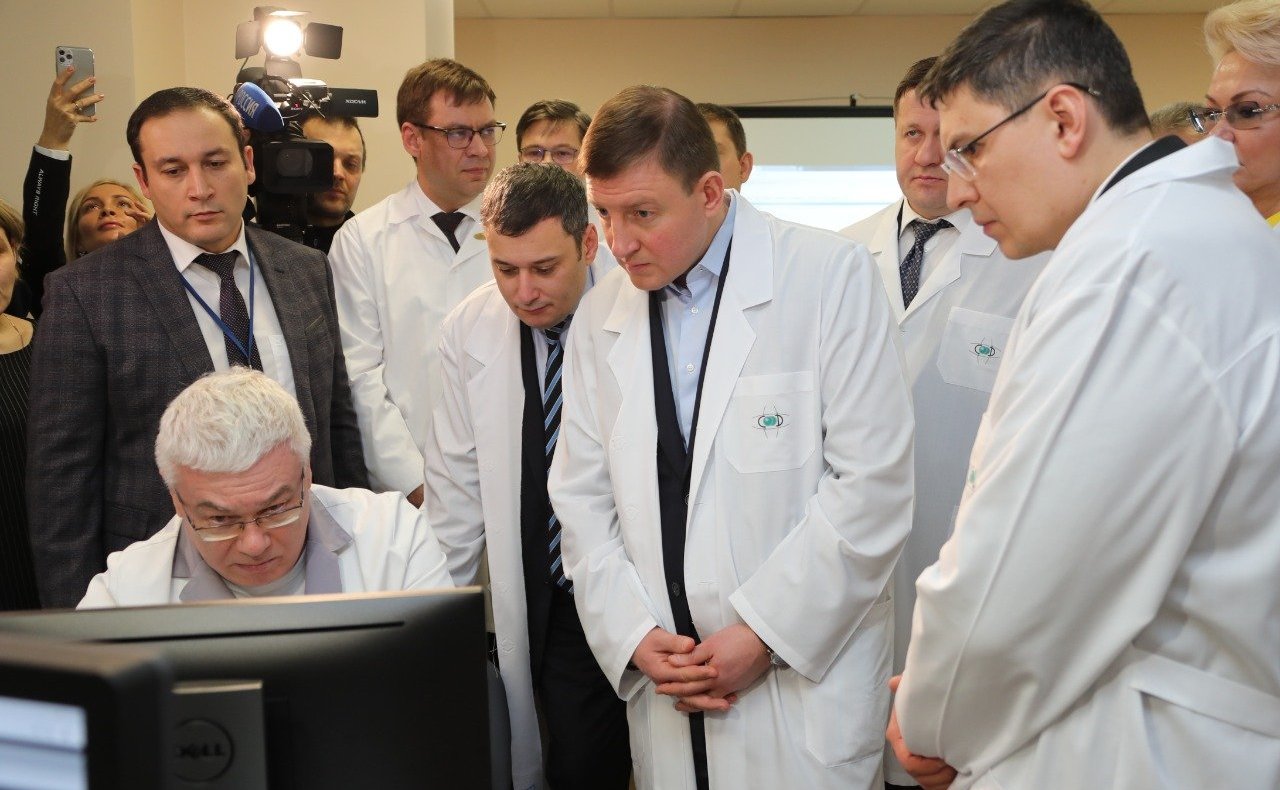 Осмотр экспозиции передовых технологий СамГМУ