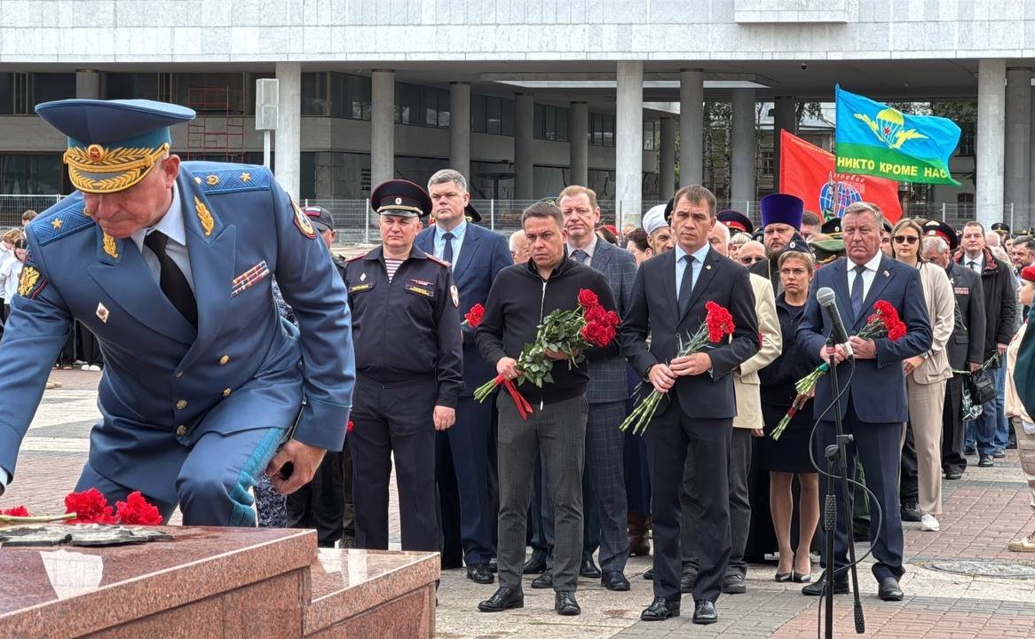 Айрат Гибатдинов почтил память жертв теракта в Беслане