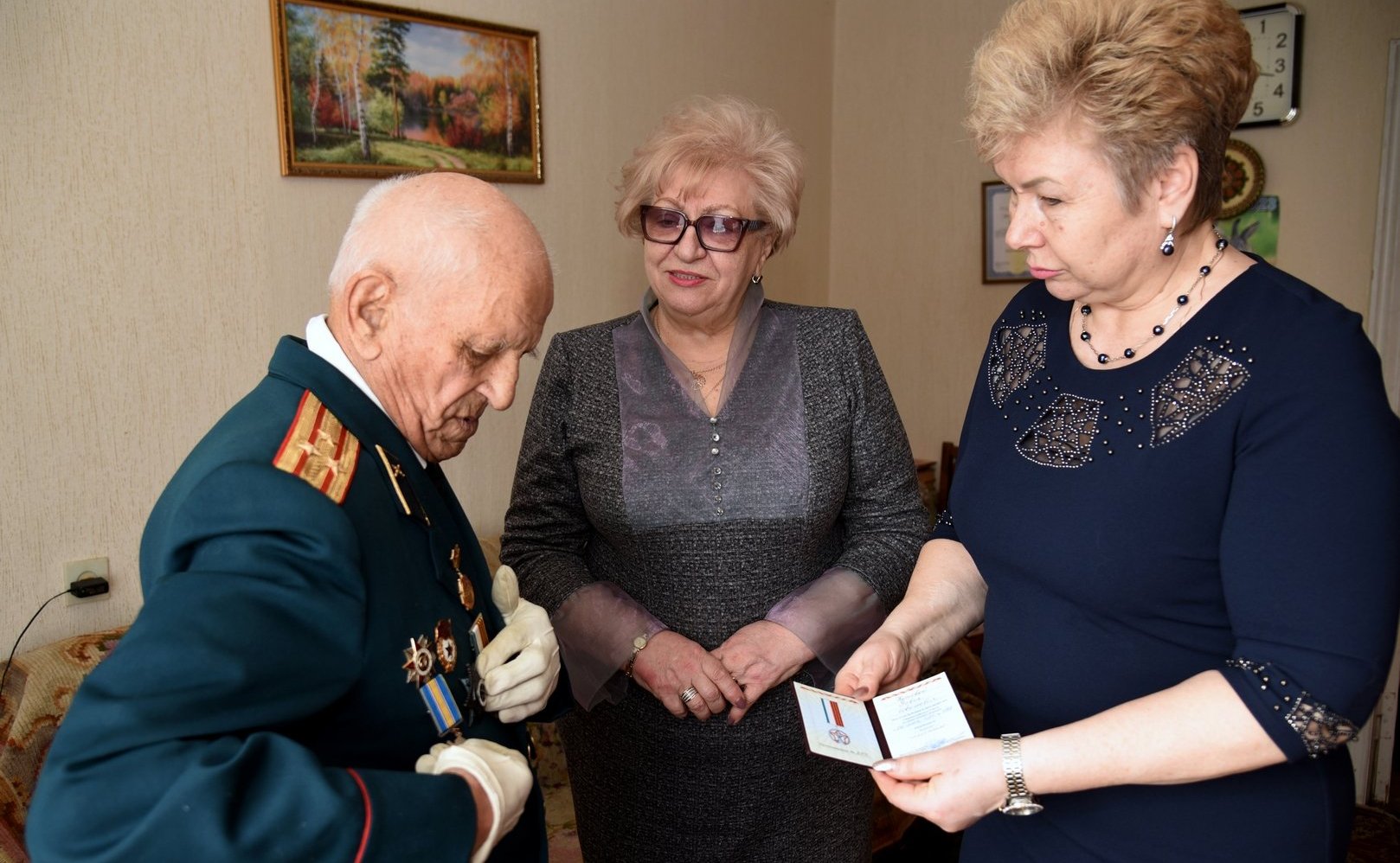 Ольга Бас навестила в Луганской Народной Республике ветерана Великой Отечественной войны