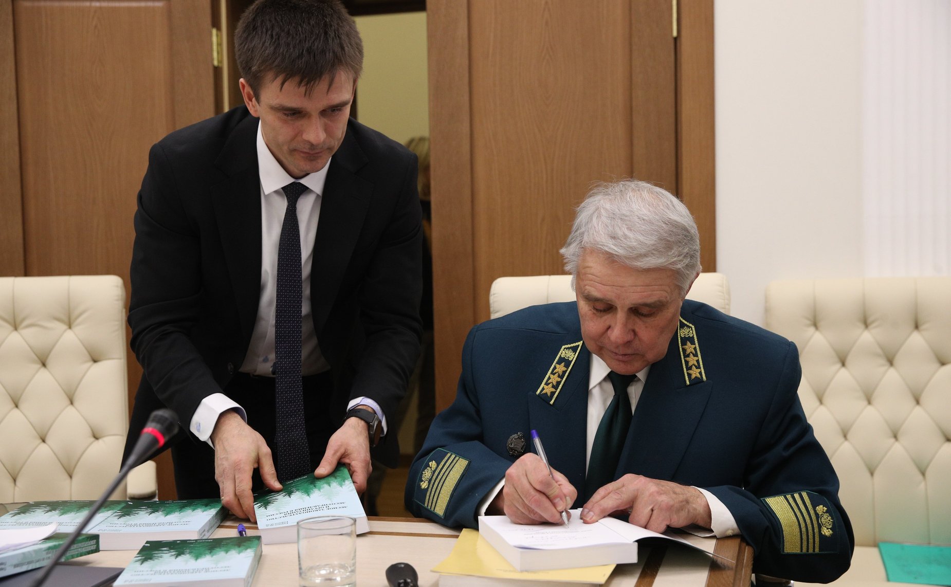 Заместитель Председателя СФ, председатель Совета по вопросам развития лесного комплекса Юрий Воробьев выступил на презентации книги «Лесное законодательство и организация лесоуправления в России»