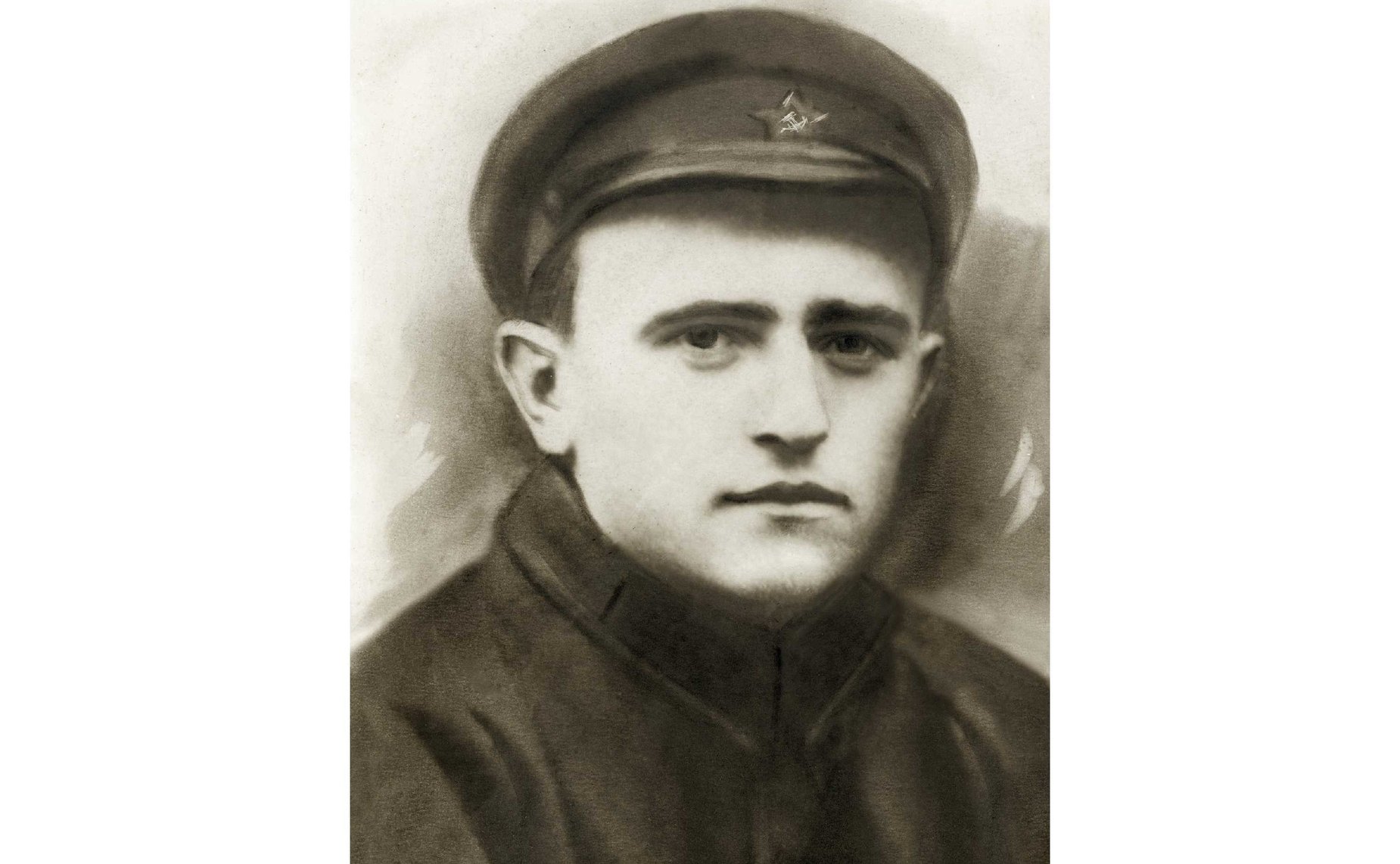 Степан Гусаров. В Красной армии с июня 1941 г. Участник Московской битвы. Попал в плен. После освобождения из концлагеря воевал в Польше и Восточной Пруссии. Дед помощницы сенатора М. Ахмадова М. Минаковой