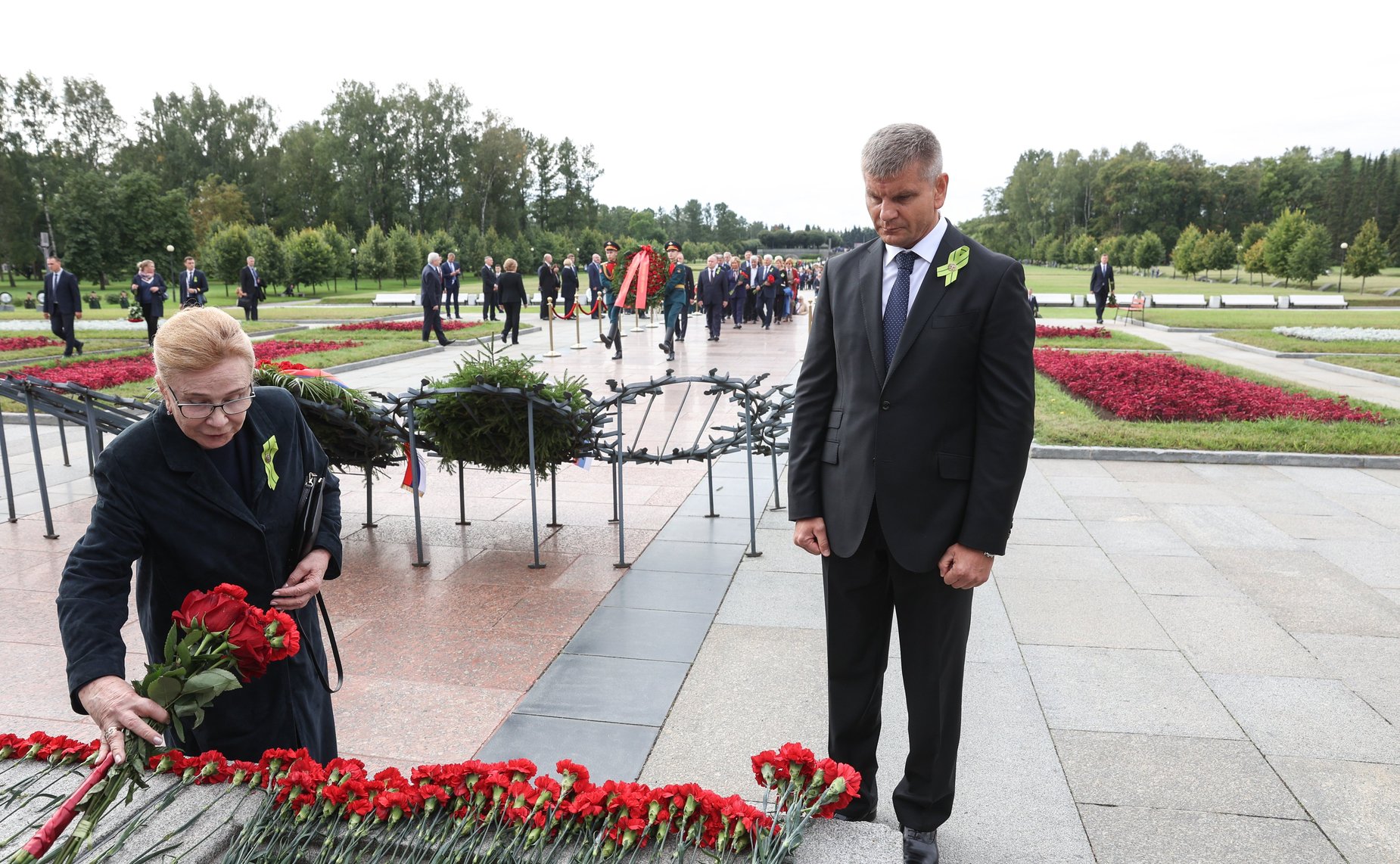 Валентина Матвиенко приняла участие в торжественно-траурной церемонии возложения венков и цветов к монументу «Мать-Родина» на Пискаревском мемориальном кладбище