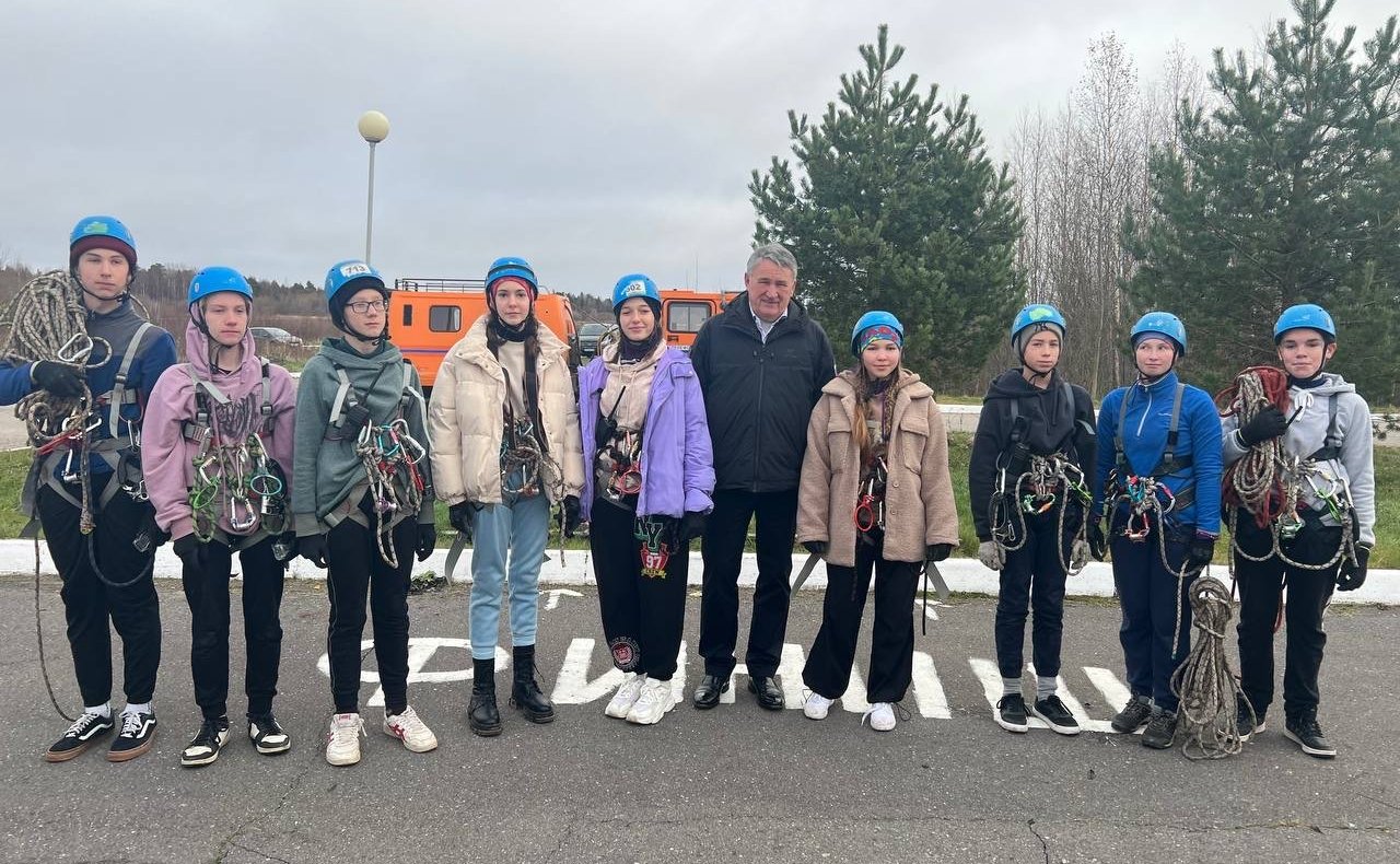 Юрий Воробьев встретился с участниками первой федеральной профориентационной смены «ZA безопасность!»